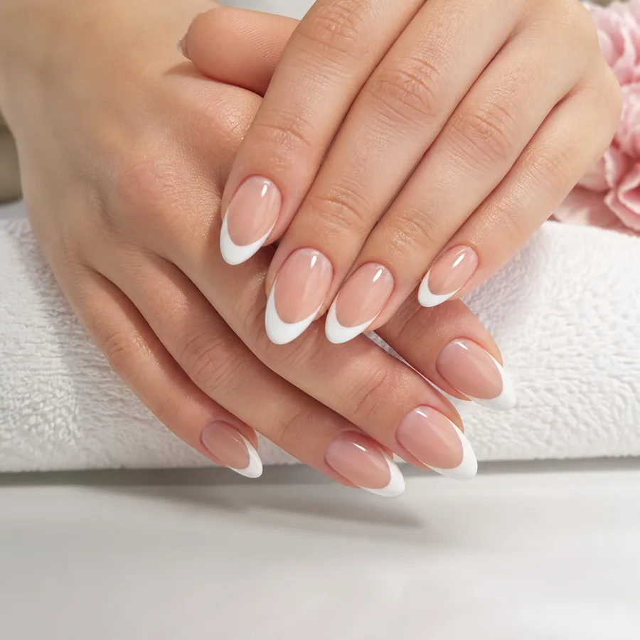 Klassische White-French-Nägel